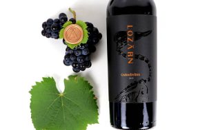 Lozarn Wines bottles and grapes